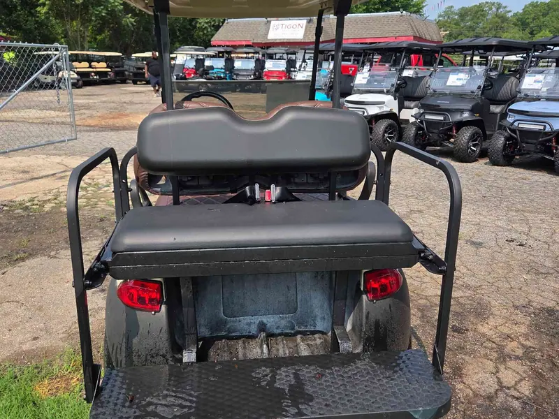 Used beige electric 2015 Club Car Precedent golf cart for sale in Raleigh, NC — photo 4