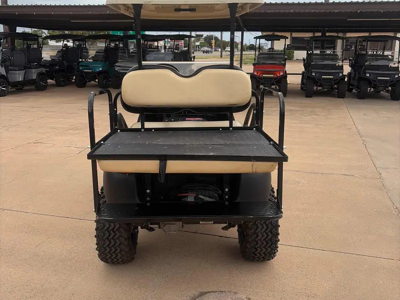 Used beige electric 2018 Club Car Precedent lifted golf cart for sale in Wichita Falls, TX — photo 4