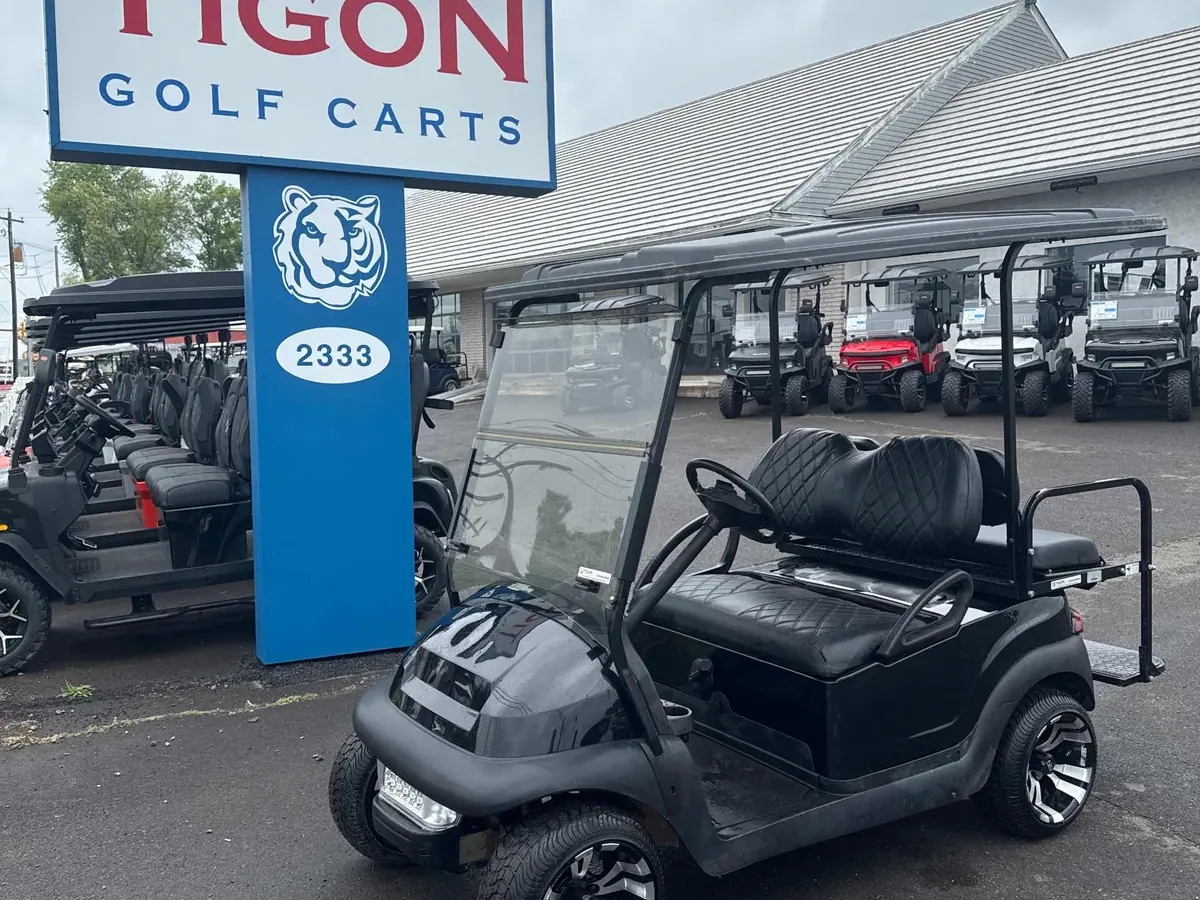 Used black gas 2013 Club Car Precedent golf cart for sale in Scranton, PA