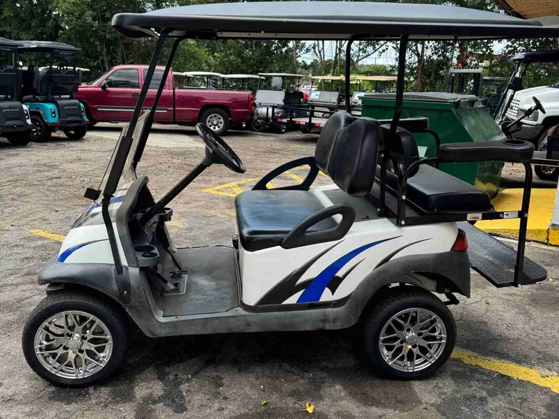 Used white electric 2007 Club Car Precedent golf cart for sale in Raleigh, NC — photo 2