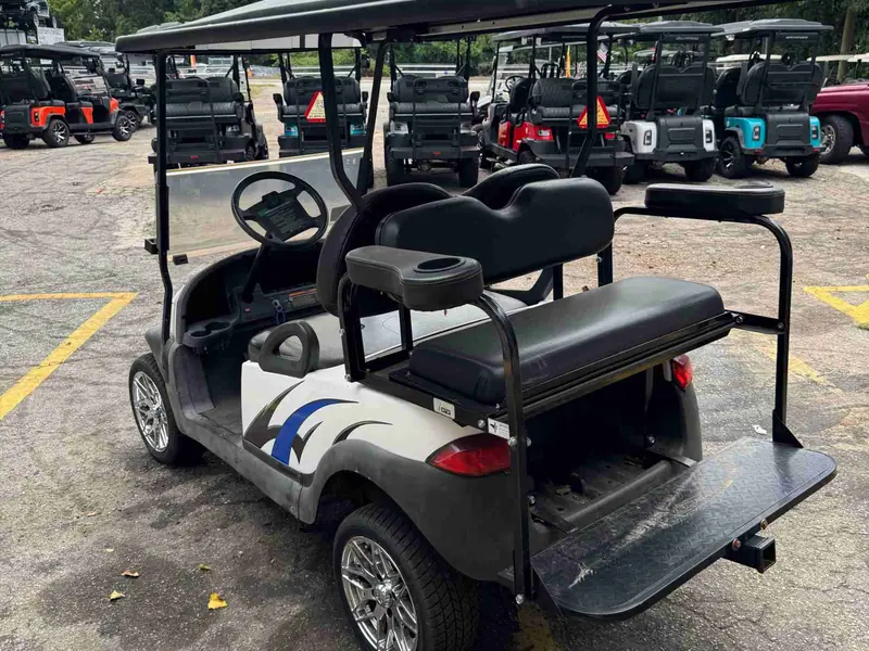 Used white electric 2007 Club Car Precedent golf cart for sale in Raleigh, NC — photo 3