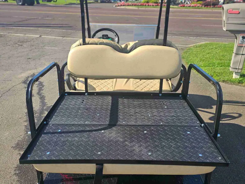 Used beige electric 2019 Club Car Tempo golf cart for sale in Hatfield, PA — photo 4