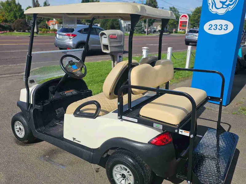 Used beige electric 2019 Club Car Tempo golf cart for sale in Hatfield, PA — photo 3
