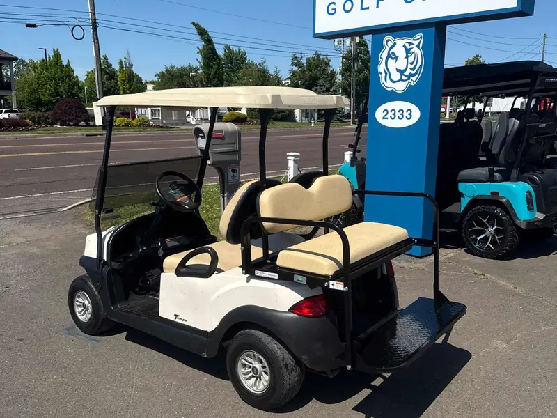 Used beige electric 2018 Club Car Tempo golf cart for sale in Lecanto, FL — photo 3