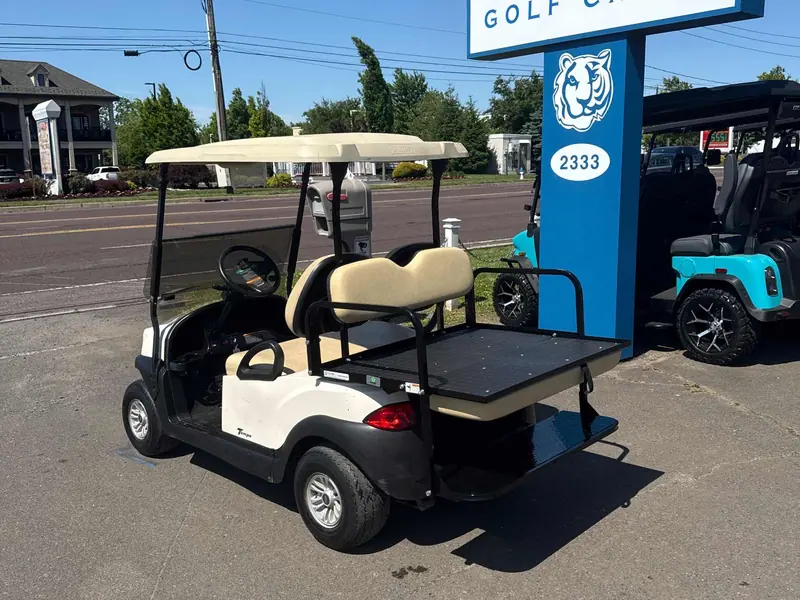 Used beige electric 2018 Club Car Tempo golf cart for sale in Lecanto, FL — photo 4