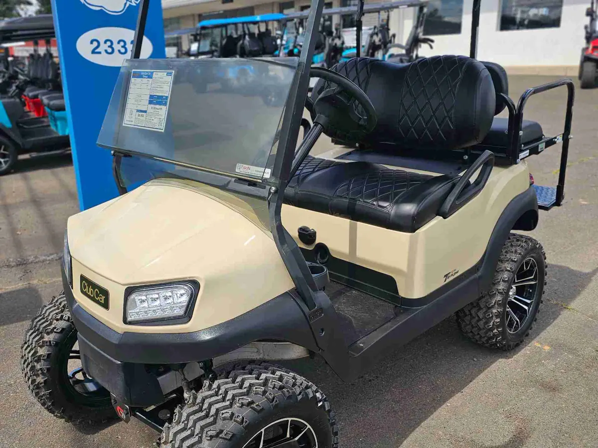 Used beige electric 2020 Club Car Tempo lifted golf cart for sale in Ocean View, NJ