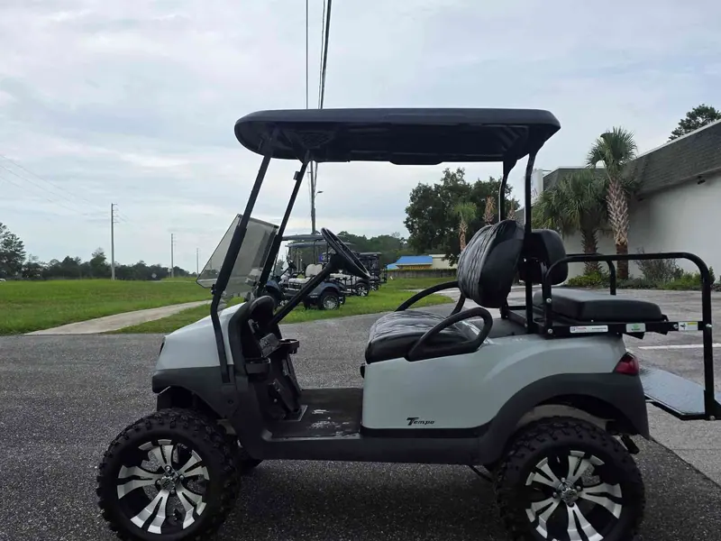 Used gray electric 2024 Club Car Tempo lifted golf cart for sale in Lecanto, FL — photo 2