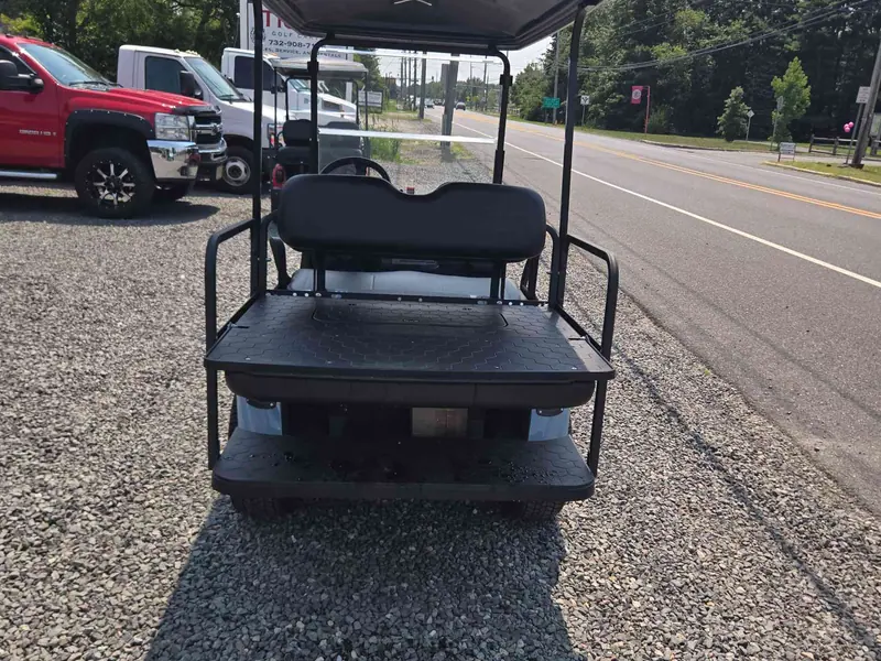 Used blue electric 2021 EZGO RXV golf cart for sale in Waretown, NJ — photo 5
