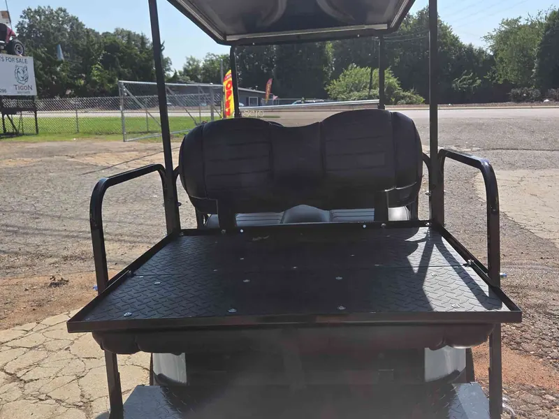 Used white electric 2021 EZGO RXV golf cart for sale in Raleigh, NC — photo 5