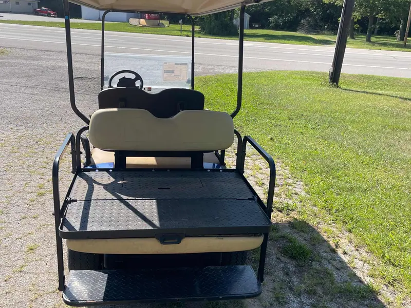 Used blue electric 2016 EZGO TXT golf cart for sale in Swanton, OH — photo 4