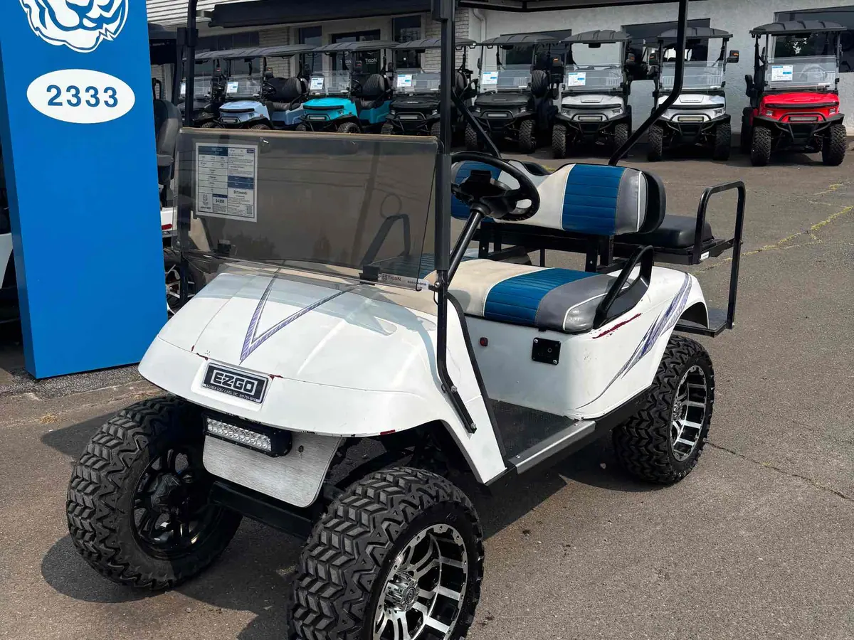 Used white electric 2008 EZGO TXT lifted golf cart for sale in Hatfield, PA