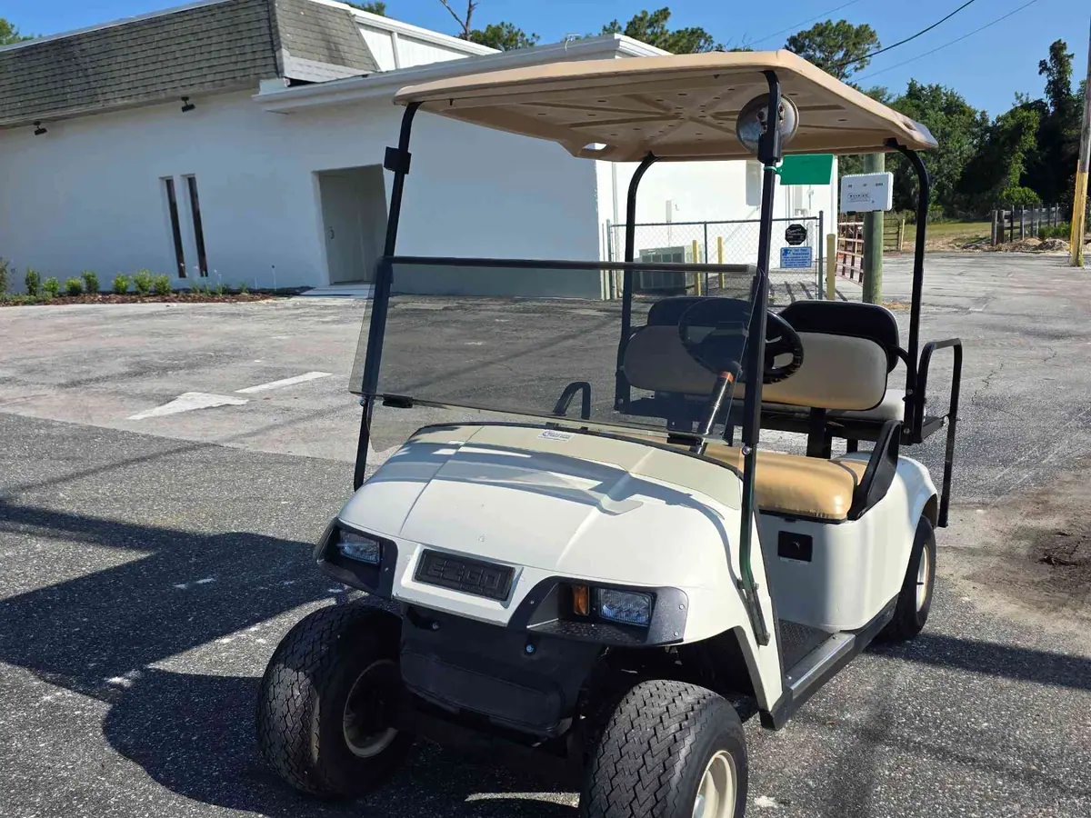 Used white gas 2008 EZGO TXT golf cart for sale in Lecanto, FL