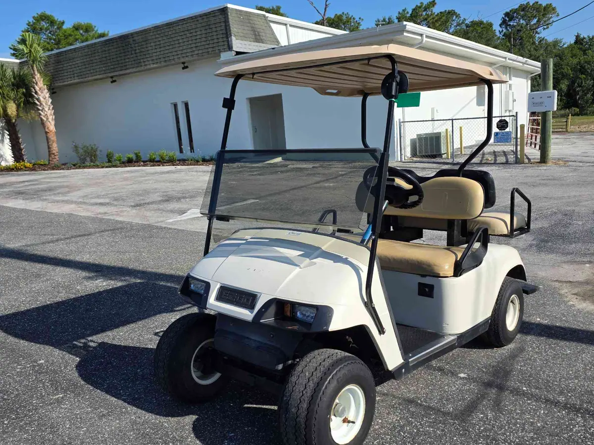 Used white gas 2008 EZGO TXT golf cart for sale in Lecanto, FL