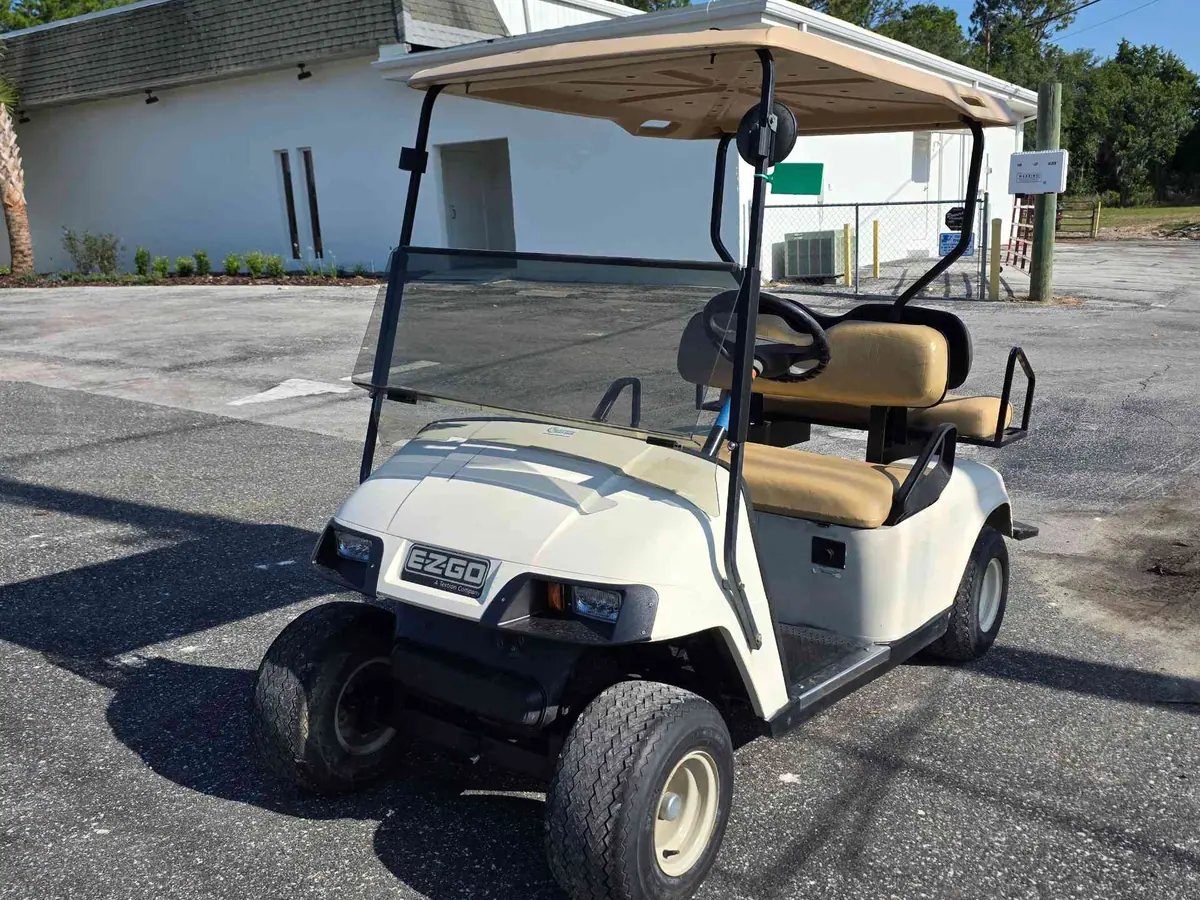 Used white gas 2008 EZGO TXT golf cart for sale in Lecanto, FL