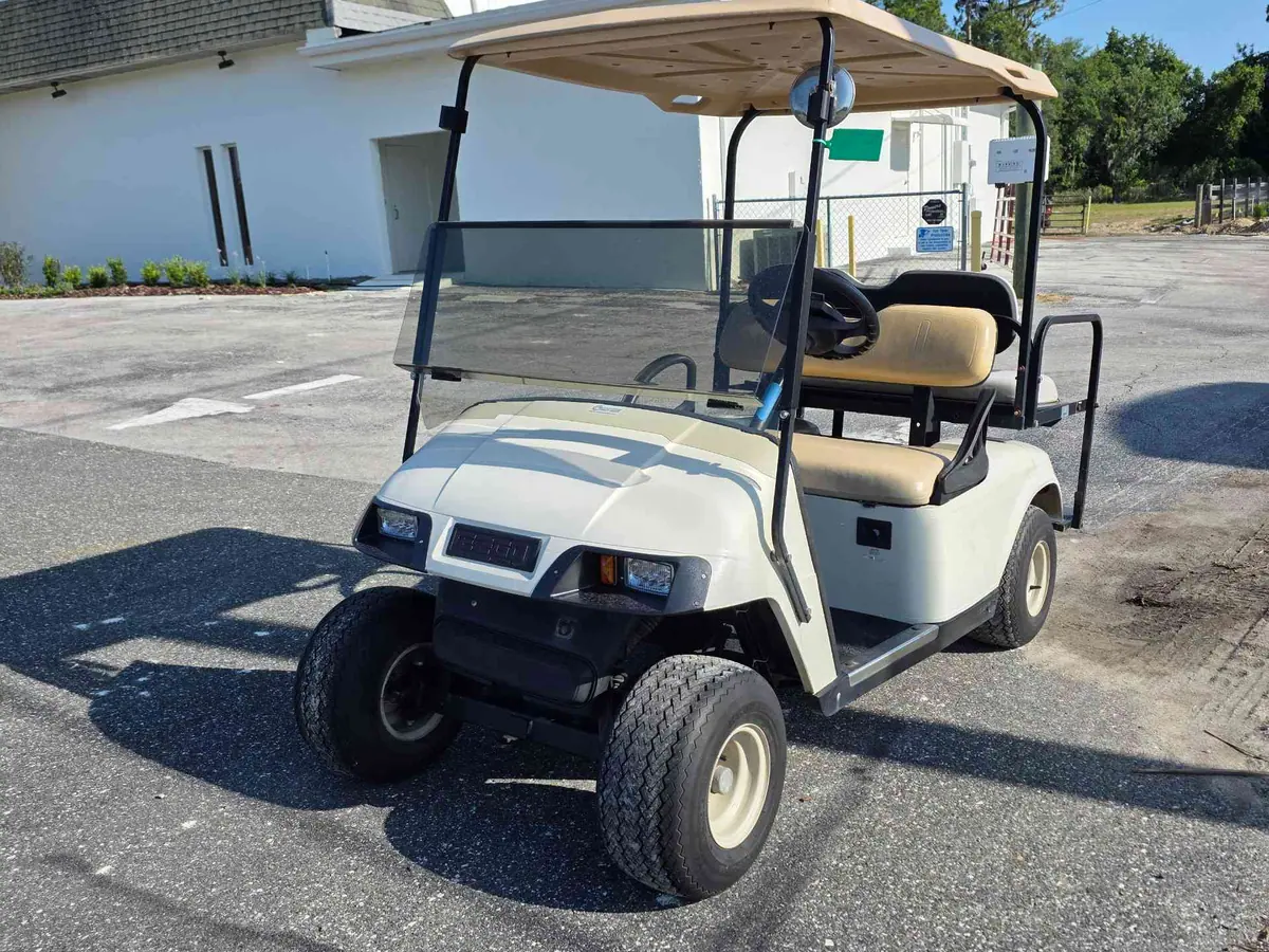 Used white gas 2008 EZGO TXT golf cart for sale in Lecanto, FL