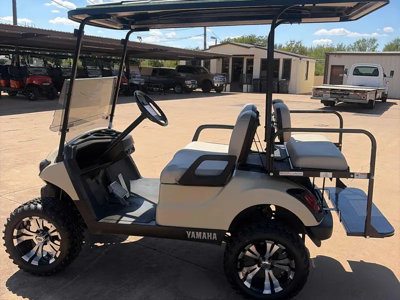 Used beige gas 2017 Yamaha Drive 2 lifted golf cart for sale in Wichita Falls, TX — photo 2