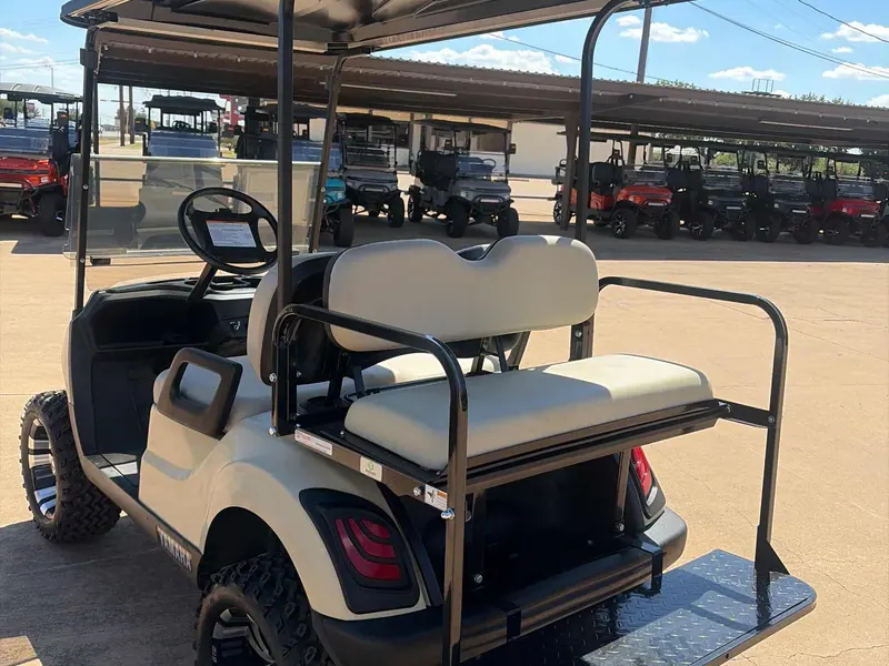 Used beige gas 2017 Yamaha Drive 2 lifted golf cart for sale in Wichita Falls, TX — photo 3