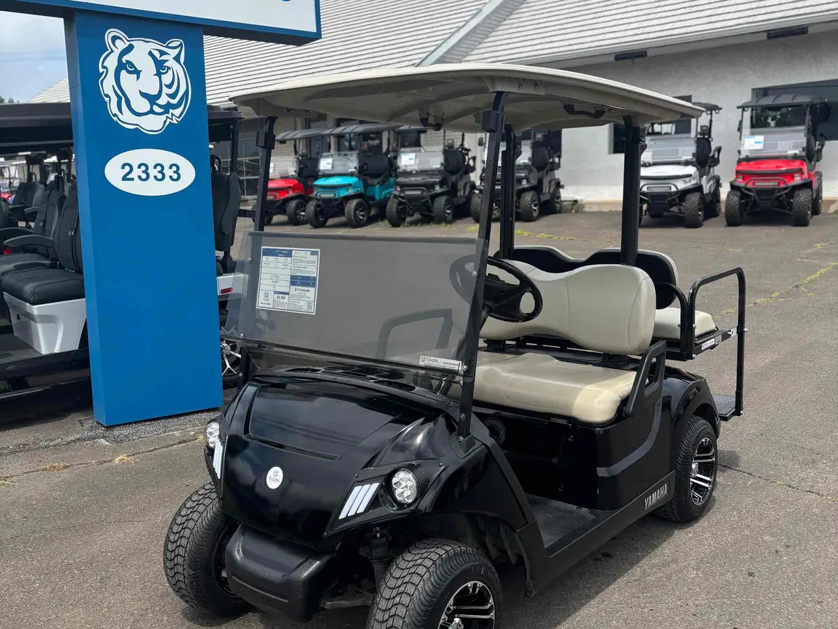 Used black electric 2017 Yamaha Drive 2 golf cart for sale in Swanton, OH