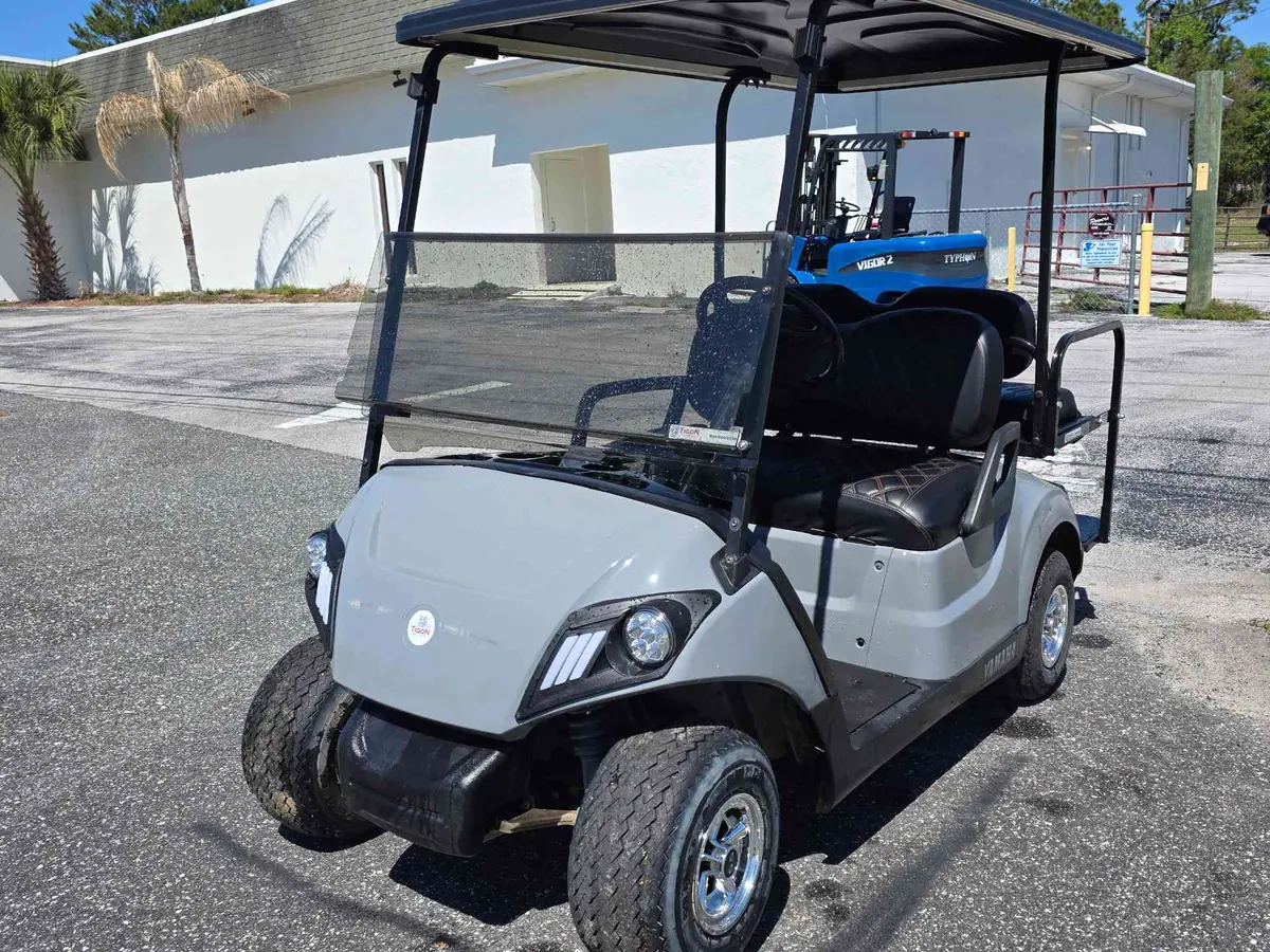 Used gray gas 2016 Yamaha Drive 2 golf cart for sale in Lecanto, FL