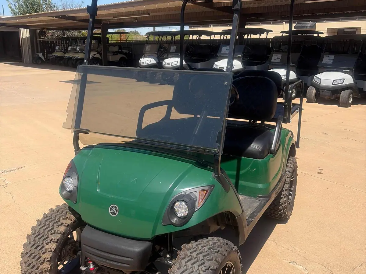 Used green gas 2016 Yamaha Drive 2 lifted golf cart for sale in Wichita Falls, TX