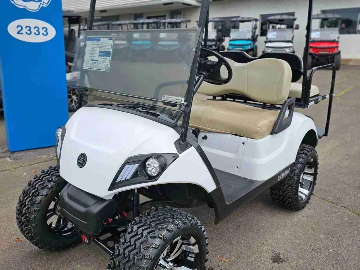 Used white gas 2017 Yamaha Drive 2 lifted golf cart for sale in Gloucester Point, VA